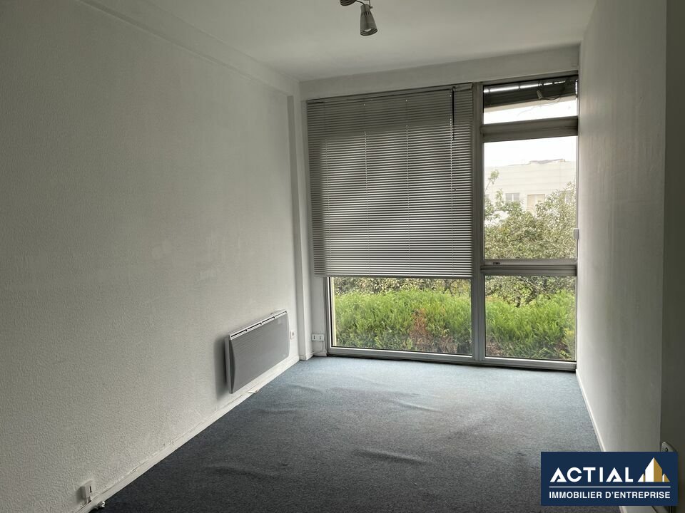 Location-Local commercial-191m²-ORVAULT-photo-7