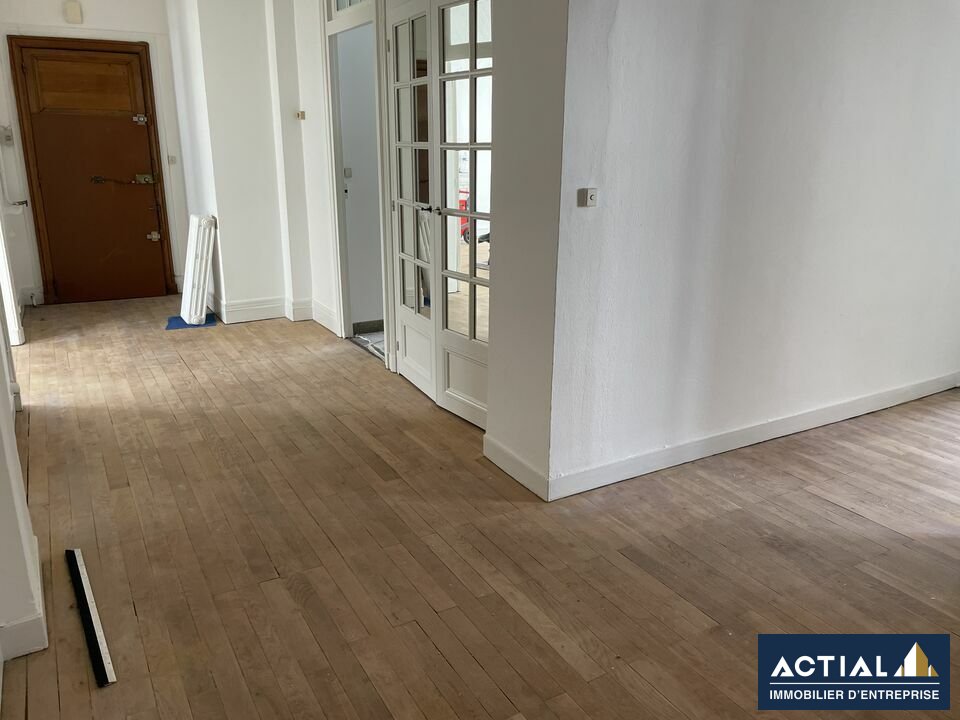 Location-Bureau-128m²-NANTES-photo-1