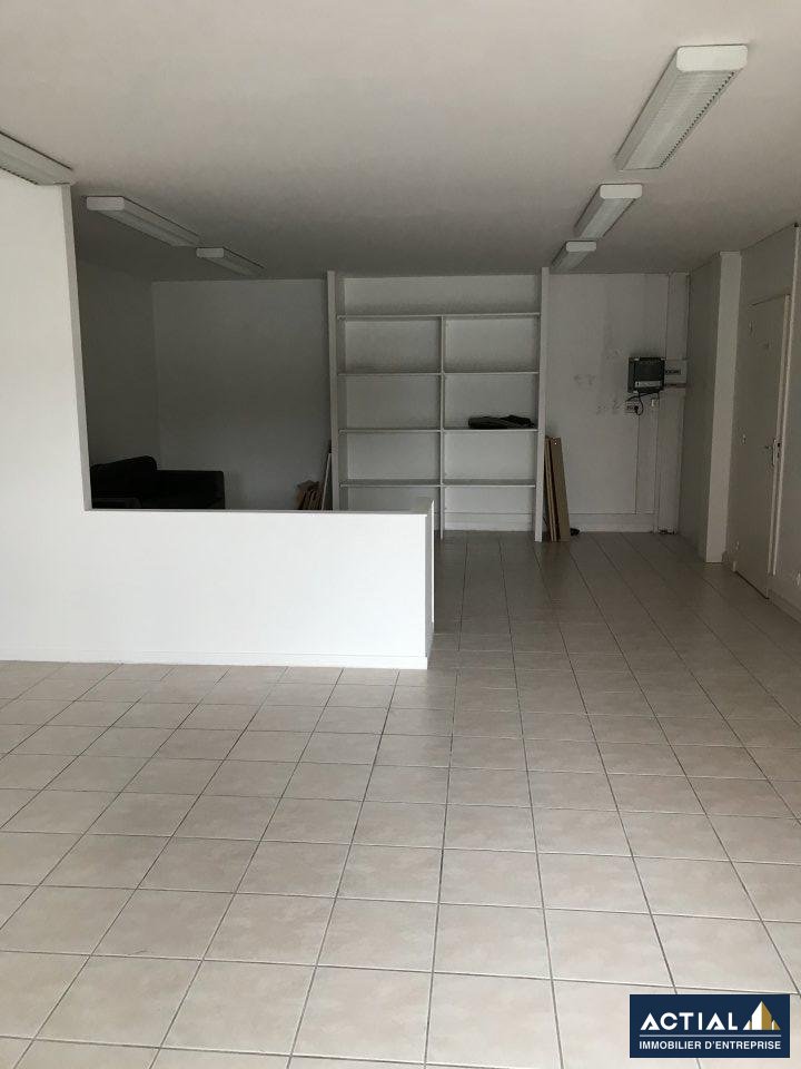 Location-Bureau-110m²-LA CHAPELLE SUR ERDRE-photo-3