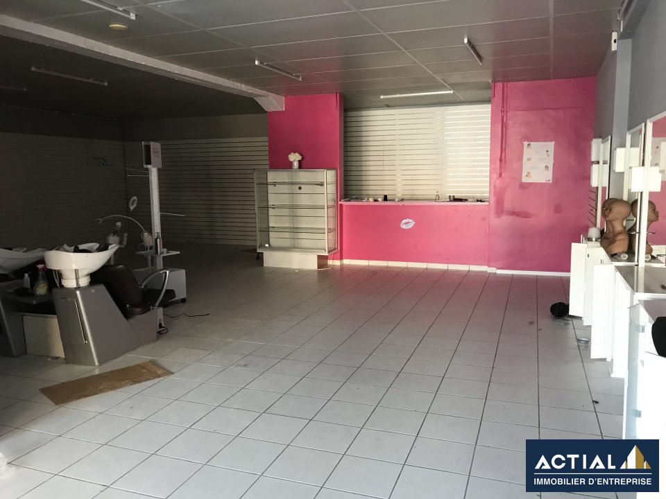 Location-Local commercial-600m²-SAINT HERBLAIN-photo-4