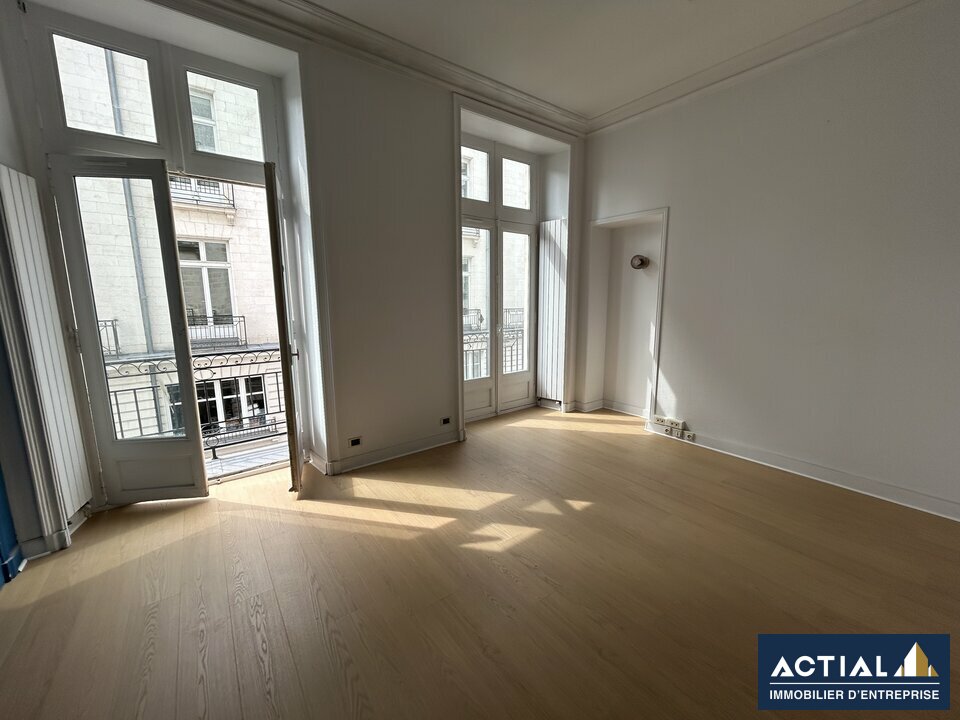 Location-Bureau-108.5m²-NANTES-photo-1