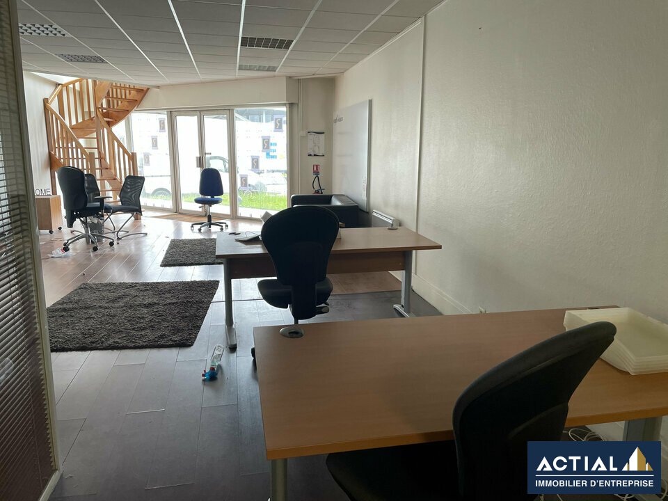 Location-Local commercial-134m²-ORVAULT-photo-1