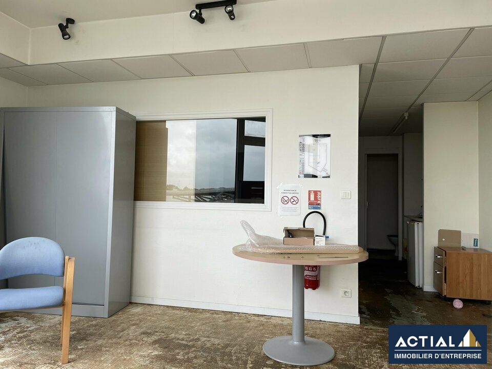 Location-Local commercial-134m²-ORVAULT-photo-3