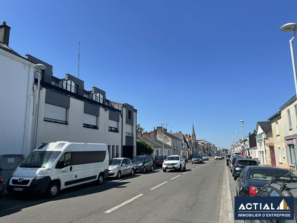 Location-Local commercial-32m²-REZE-photo-4