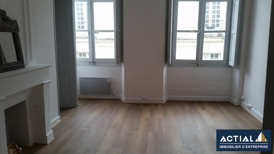 Location-Bureau-90m²-NANTES-photo-1