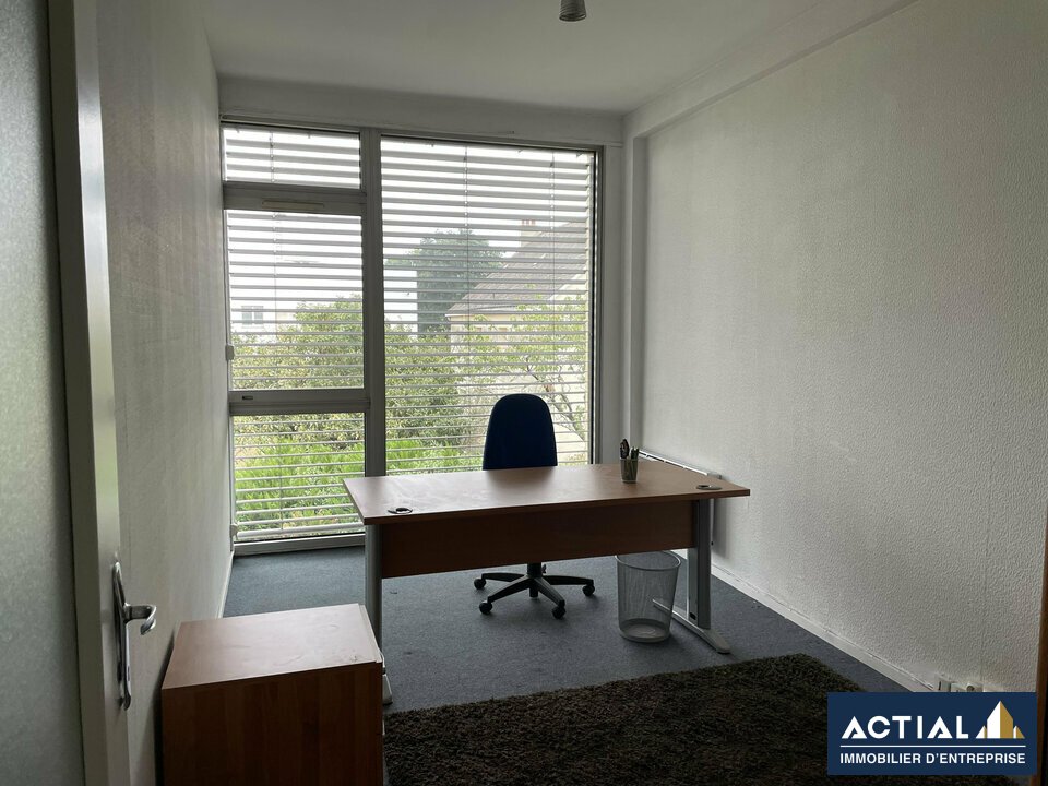Location-Local commercial-126m²-ORVAULT-photo-3