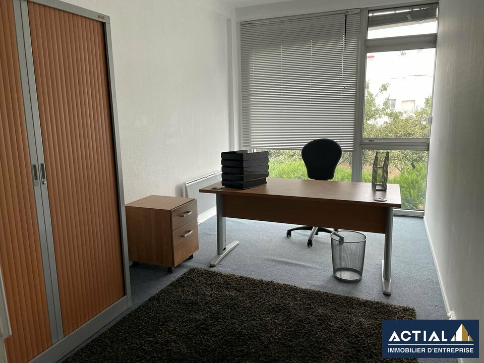 Location-Local commercial-126m²-ORVAULT-photo-4