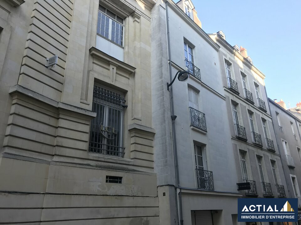 Location-Bureau-555m²-NANTES-photo-1