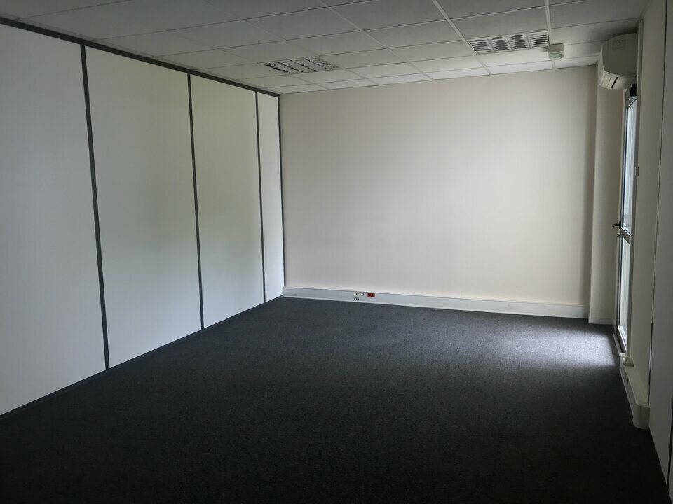 Location-Bureau-225m²-LA CHAPELLE SUR ERDRE-photo-5