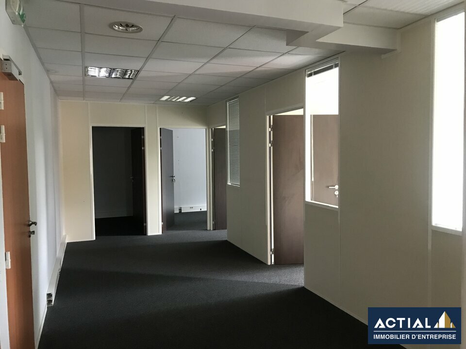 Location-Bureau-514m²-LA CHAPELLE SUR ERDRE-photo-1