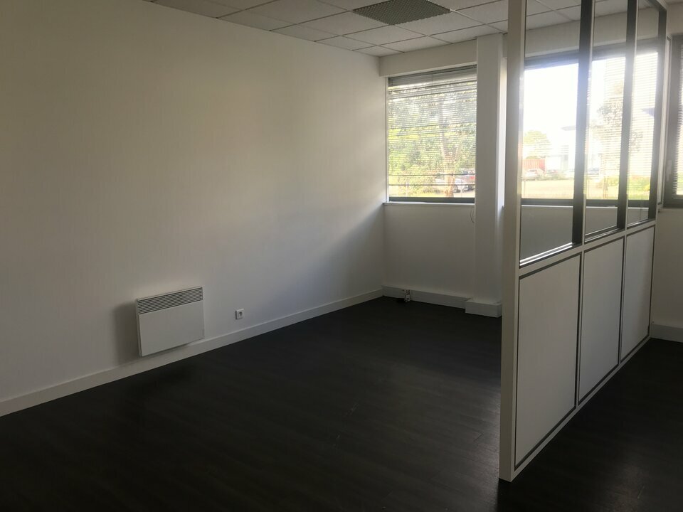 Location-Bureau-161m²-SAINTE LUCE SUR LOIRE-photo-6