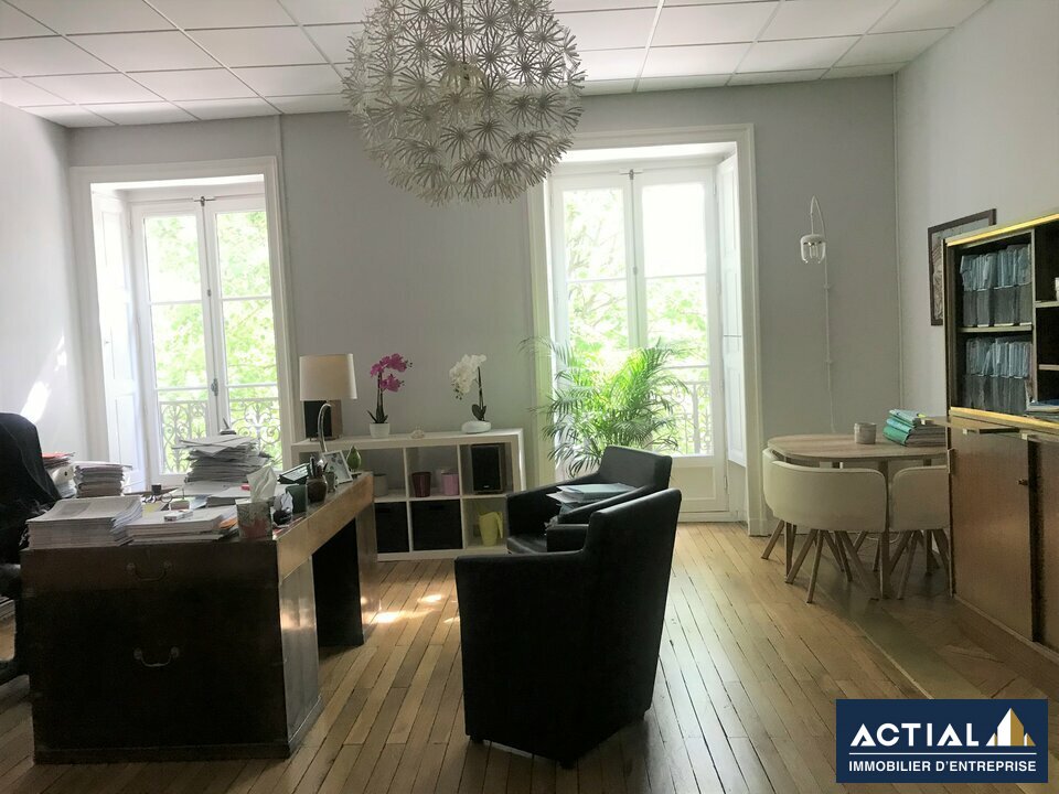 Location-Bureau-238m²-NANTES-photo-1