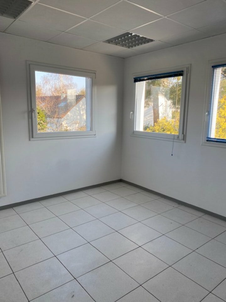 Location-Bureau-100m²-LA CHAPELLE SUR ERDRE-photo-1