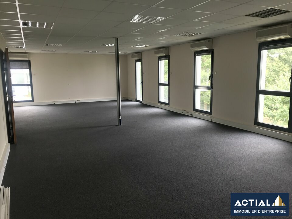 Location-Bureau-197m²-LA CHAPELLE SUR ERDRE-photo-8