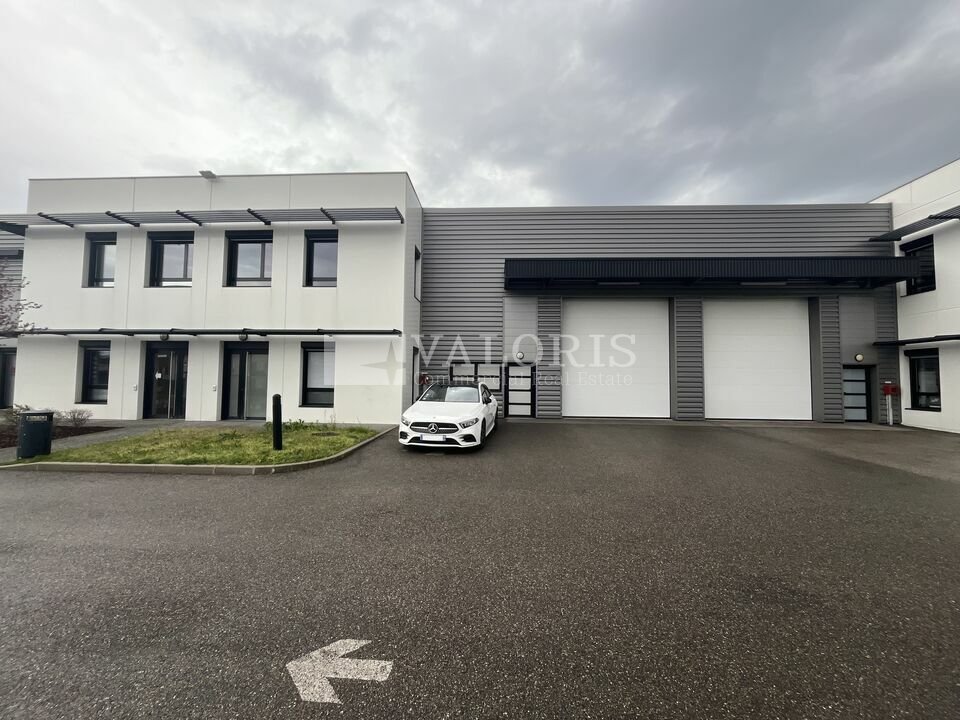 A louer Locaux d'activité 491m² Décines-Charpieu