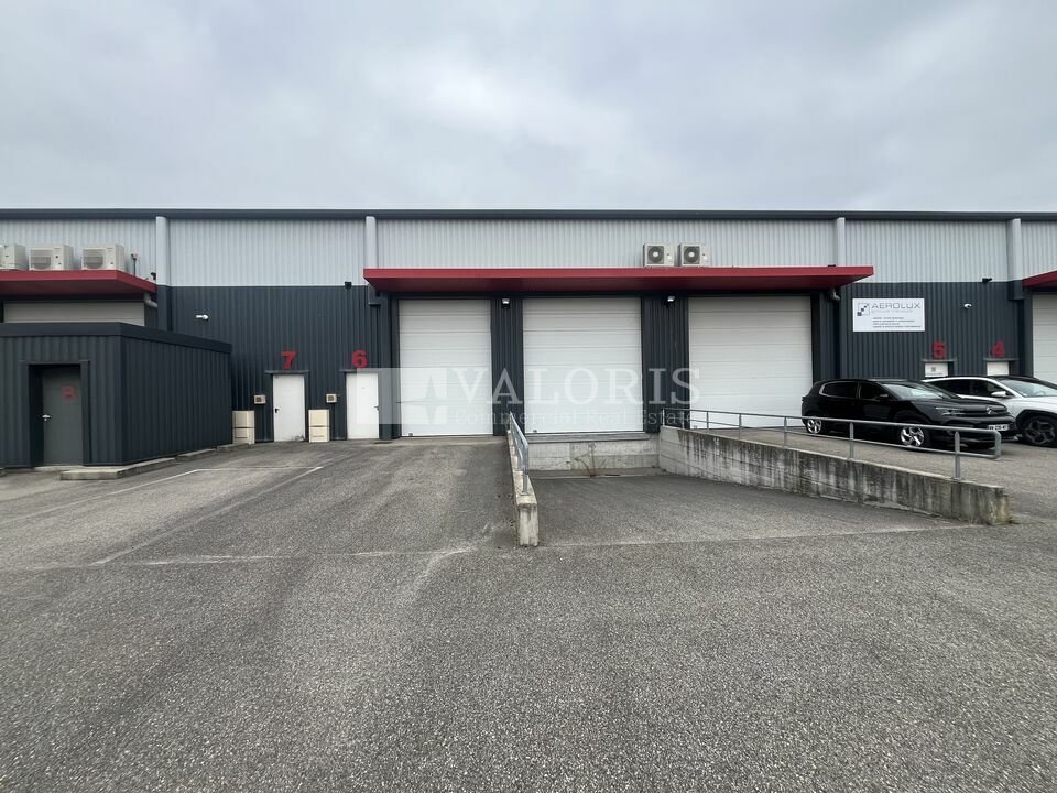 A louer Locaux d'activité 1136m² Saint-Quentin-Fallavier