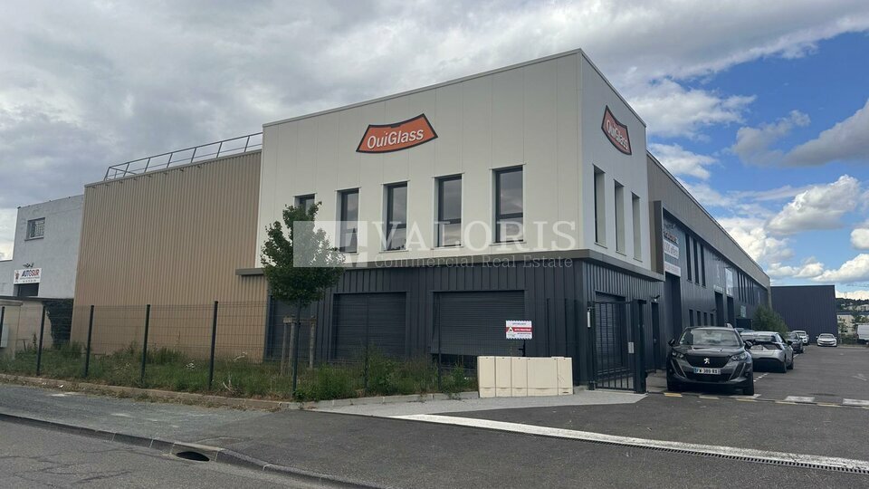 A vendre Locaux d'activité 328.51m² Genay