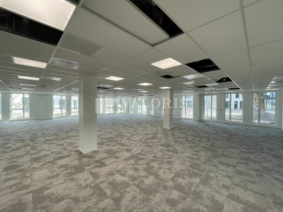 A vendre Bureaux 1635.05m² Limonest