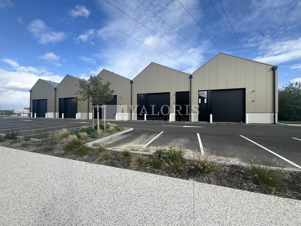 A vendre Locaux d'activité 3532.3m² Toussieu