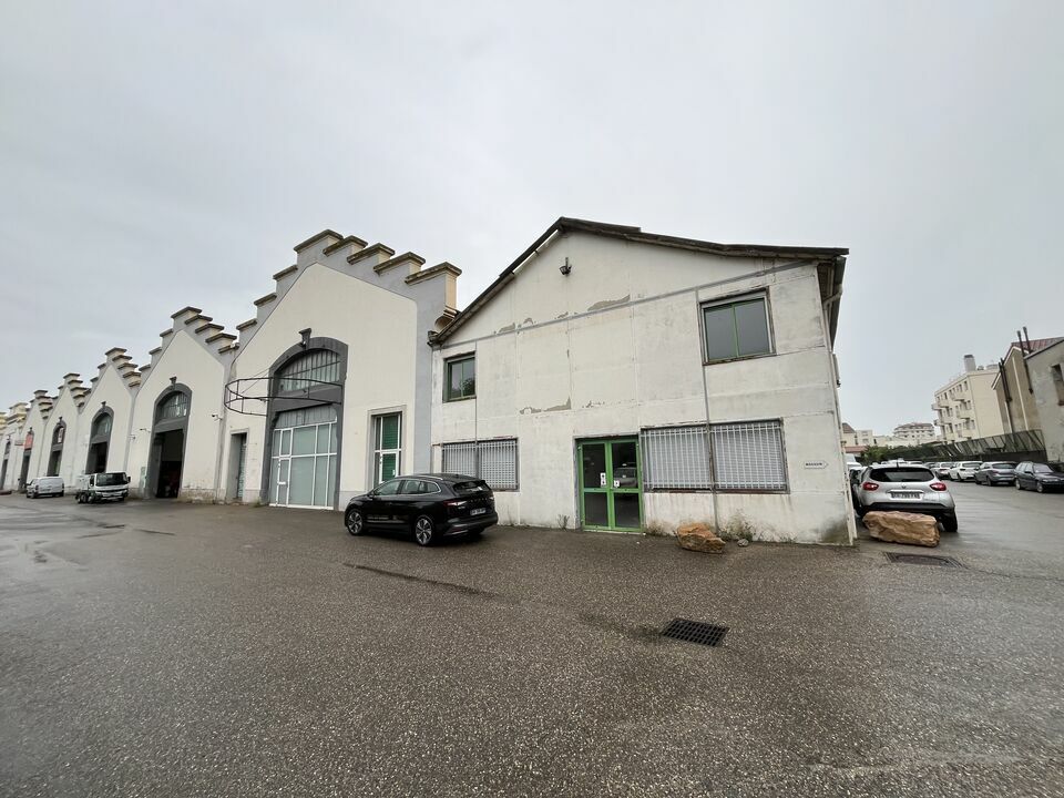A louer Local commercial  523m² Lyon 08