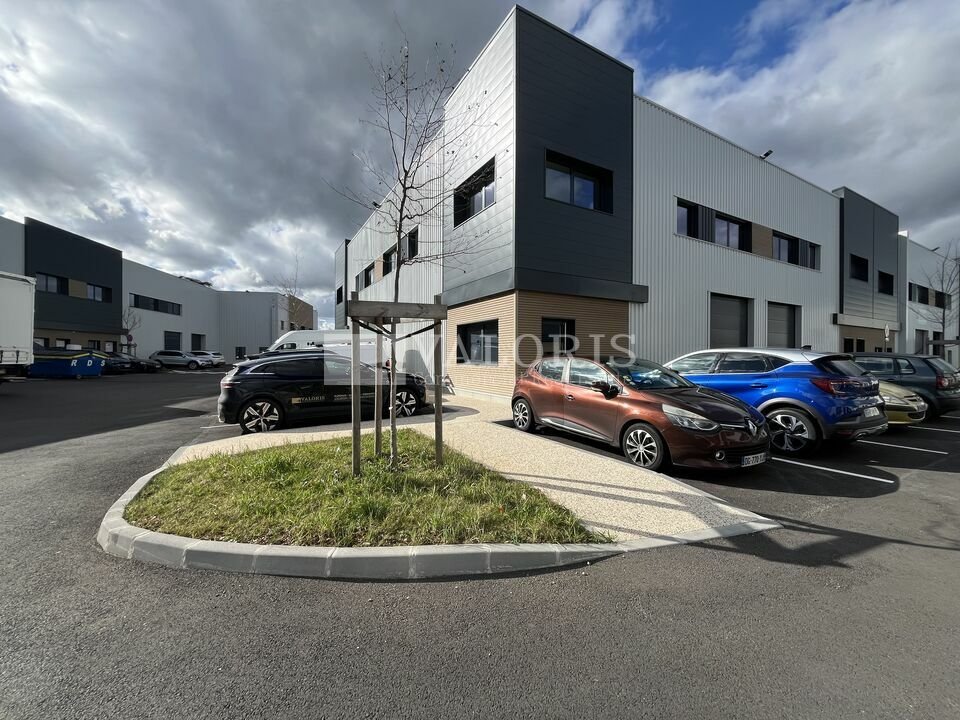 A vendre Locaux d'activité 242.87m² La Tour-de-Salvagny