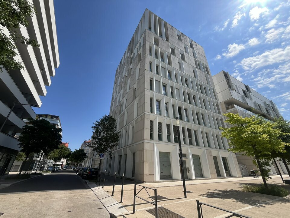 A louer Local commercial  165.3m² Lyon 02