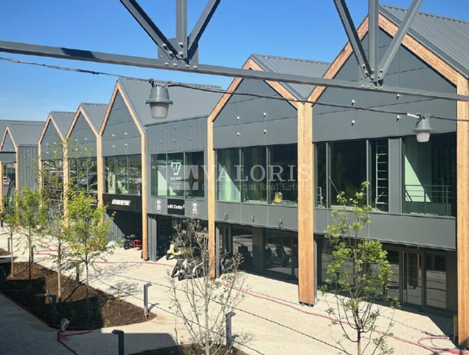 A louer Local commercial  443.84m² Vénissieux