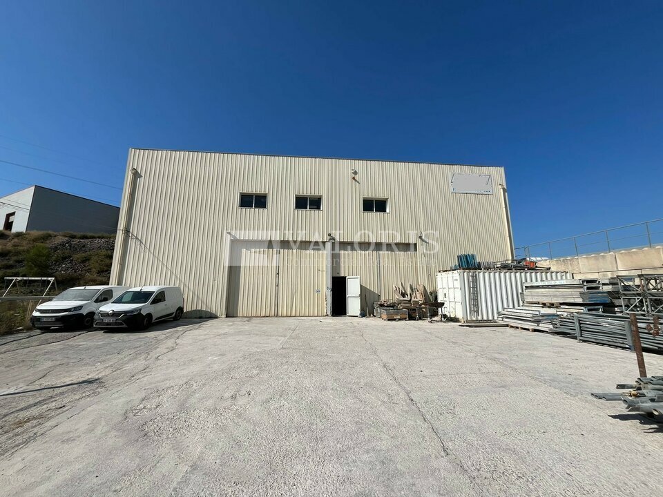 A louer Locaux d'activité 580m² Le Rove