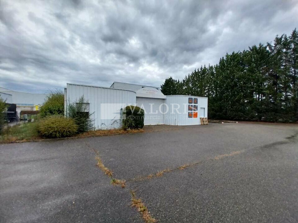 A louer Locaux d'activité 900m² Balan
