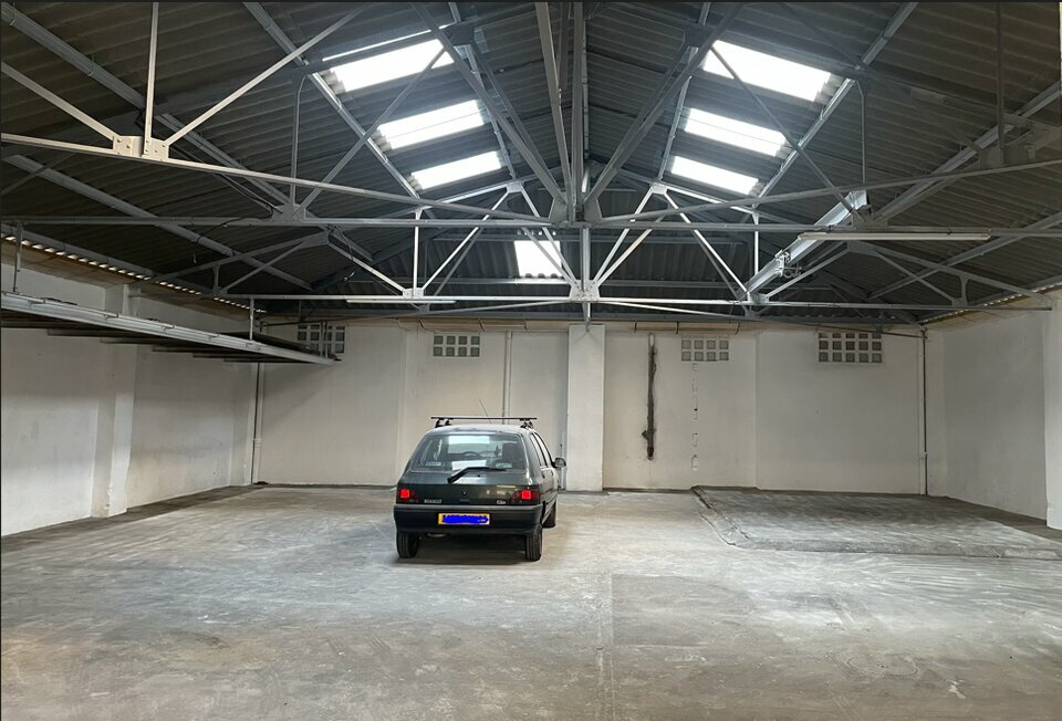 LOCAL D'ACTIVITES 250m2 A LOUER 13001 MARSEILLE