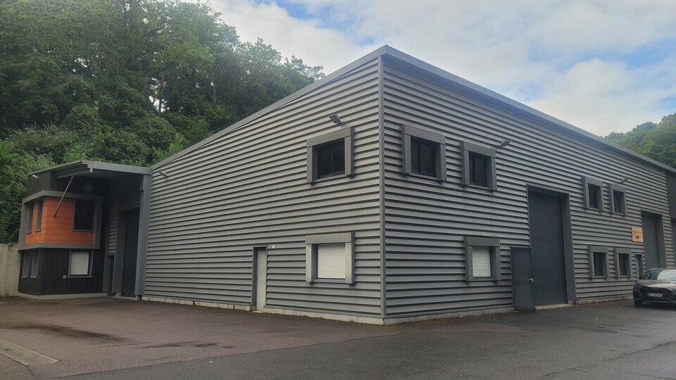 LOCAL RECENT A LOUER.