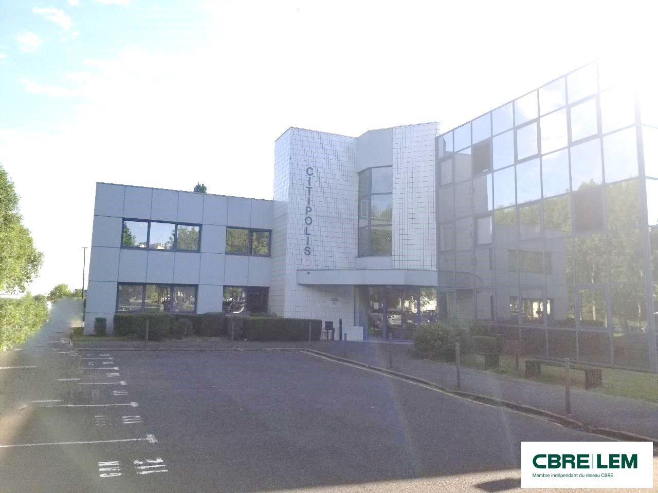 AU NORD DE CAEN - QUARTIER CITIS DESSERVI PAR LE TRAM. 