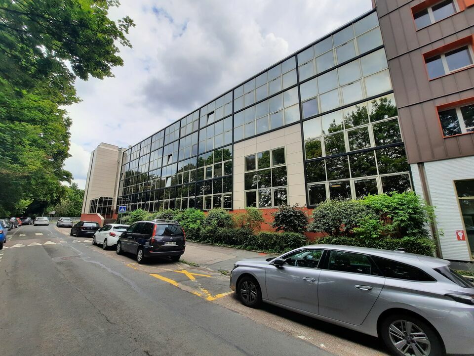 Proche Place Saint Marc - Très bon état - Parkings.