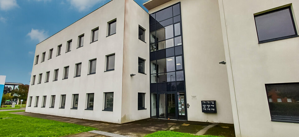 CAMPUS EFFISCIENCE à l'est de Caen, proche de l'A13 et de la Gare. 
