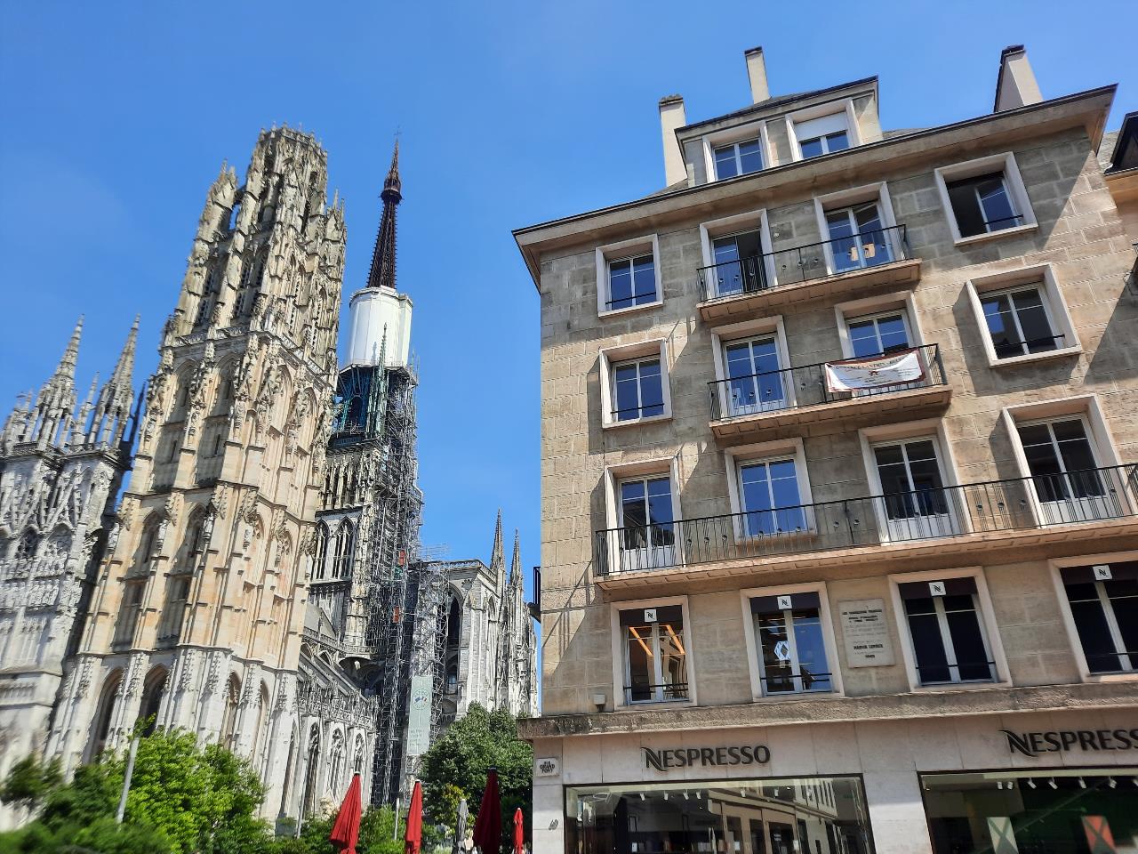 AU COEUR DU CENTRE-VILLE HISTORIQUE.