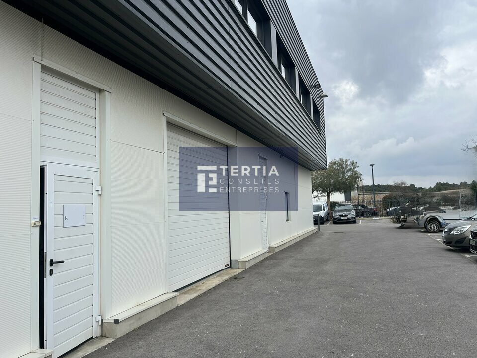 LOCAUX D'ACTIVITES / BUREAUX