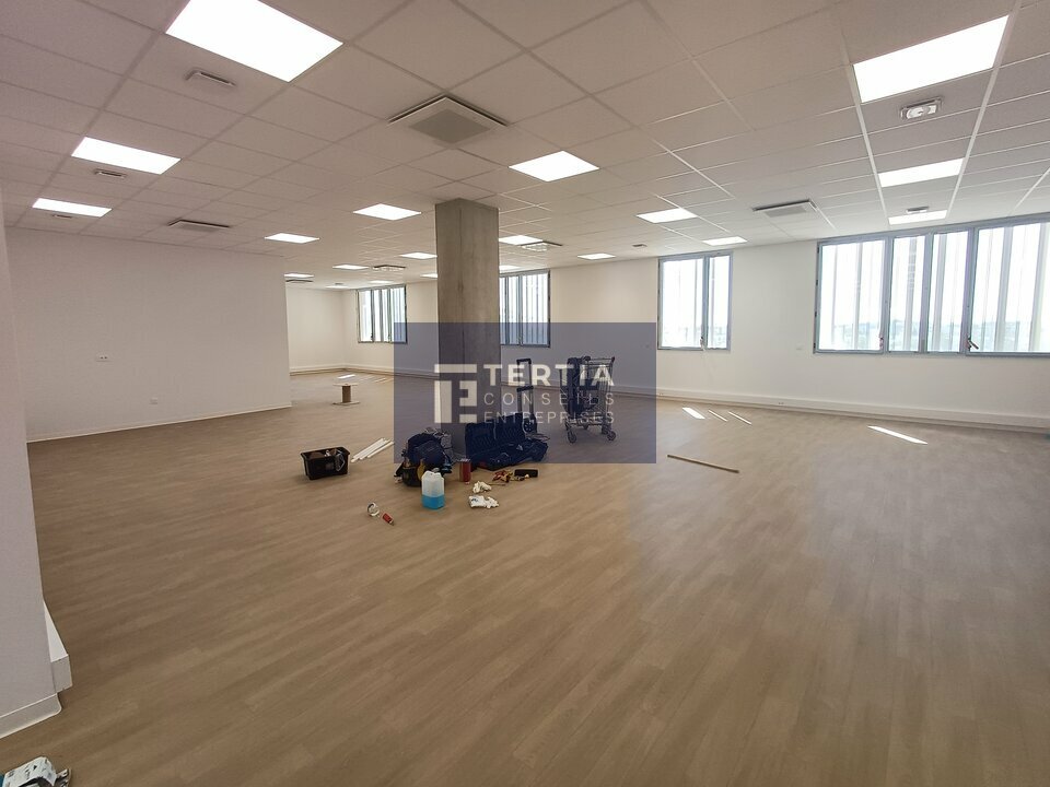 A PROXIMITE DE LA GARE SUD DE FRANCE -  LOCAUX NEUFS A LOUER