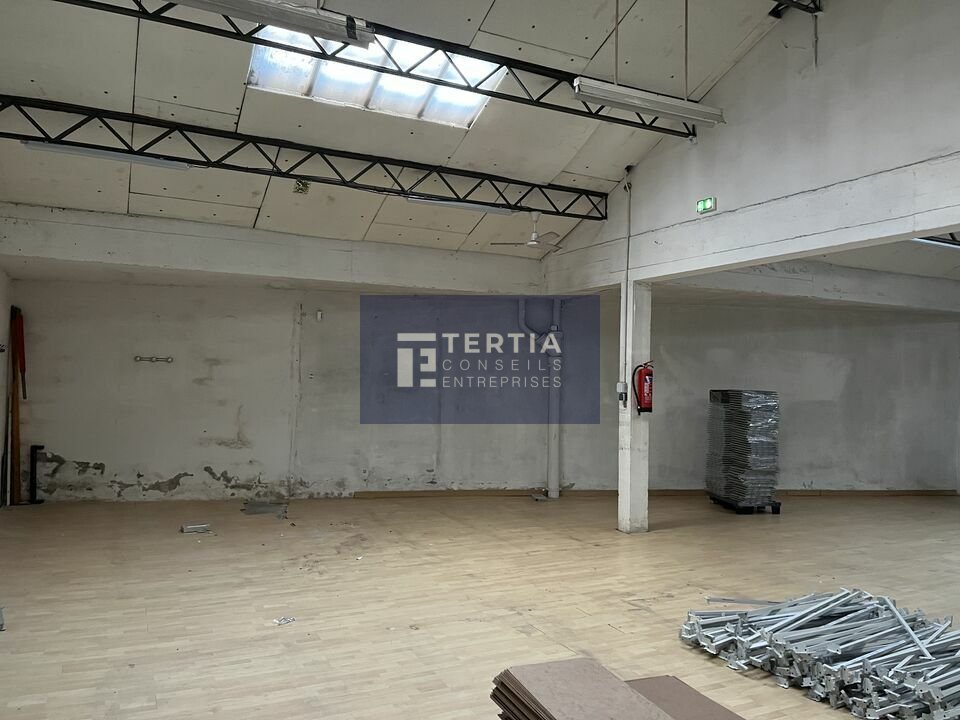 LOCAUX D'ACTIVITES/ COMMERCIAUX EN CENTRE VILLE