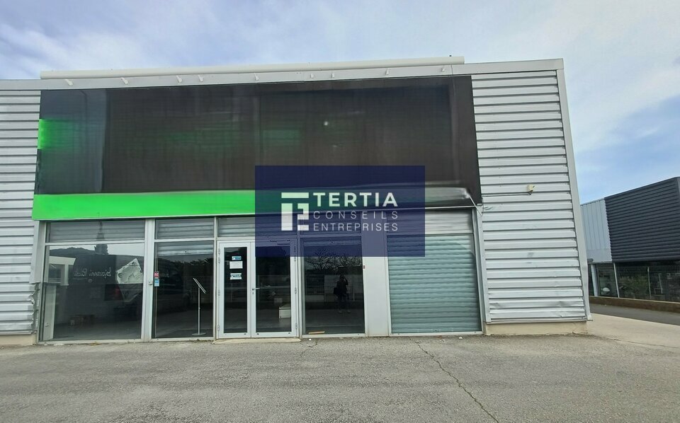 LOCAUX COMMERCIAUX - EXCELLENTE VISIBILITE