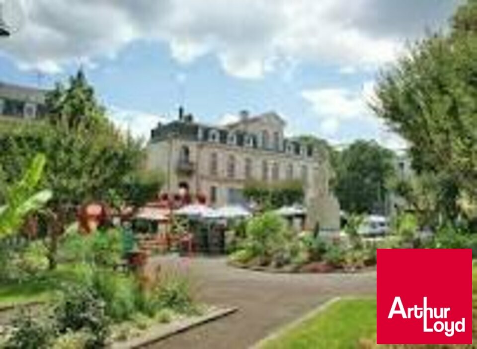 RUE PIETONNE N° 1 - DAX A VENDRE murs commerciaux de 110 m²