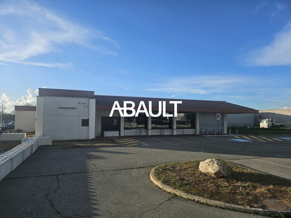 A LOUER LOCAL COMMERCIAL D'ENVIRON 1030 M² NORD OUEST DE TOULOUSE   