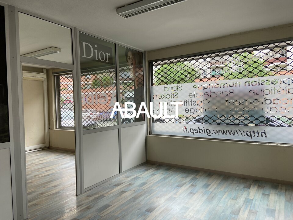 A LOUER LOCAL COMMERCIAL D ENVIRON 217M² EN RDC BD DE SUISSE