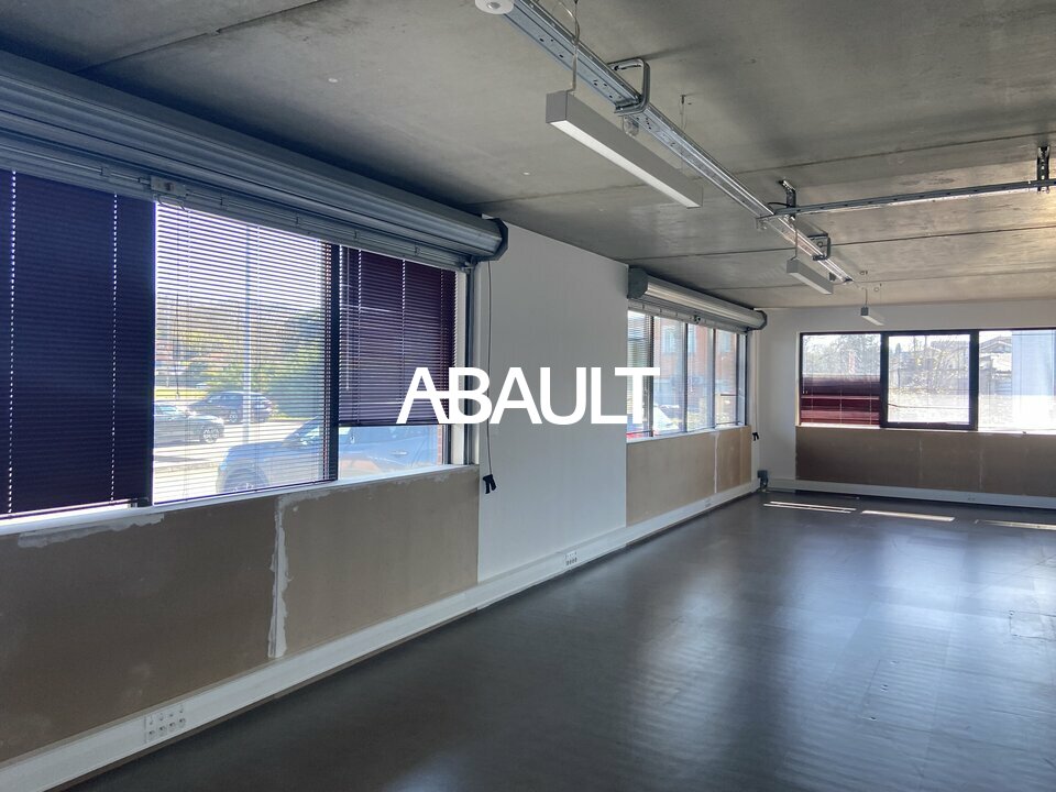 A LOUER BUREAUX EN RDC D ENVIRON 278M² DIVISIBLE