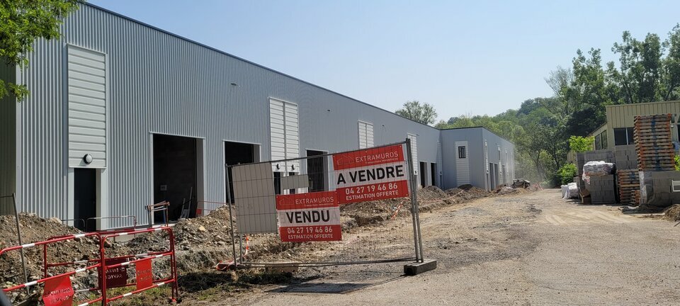 Local d'activité de 112 à 193 m² proche A89 St Germain - L'Arbresle