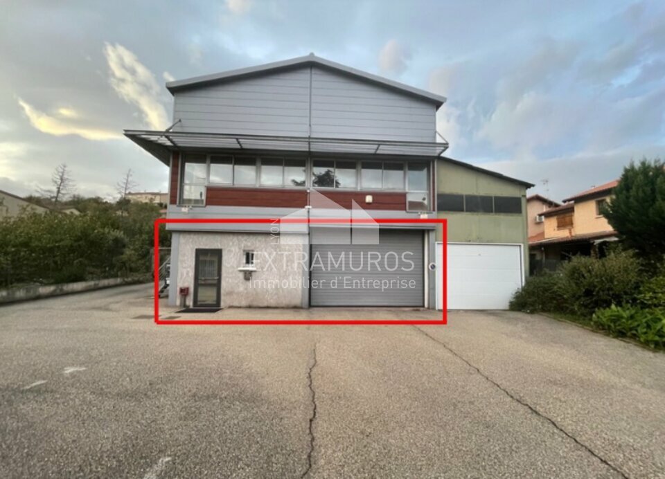 A vendre : Local d'activités de 180m² rénové 
