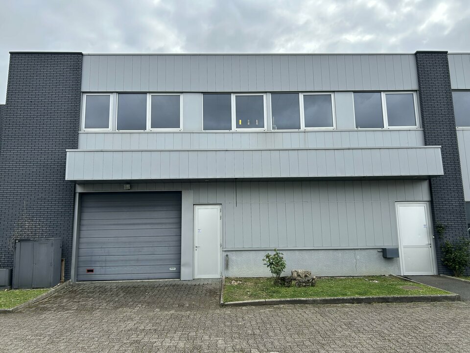 Local mixte d'activité de 431 m² 