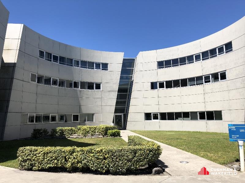 Bureaux à la location de 715 m²