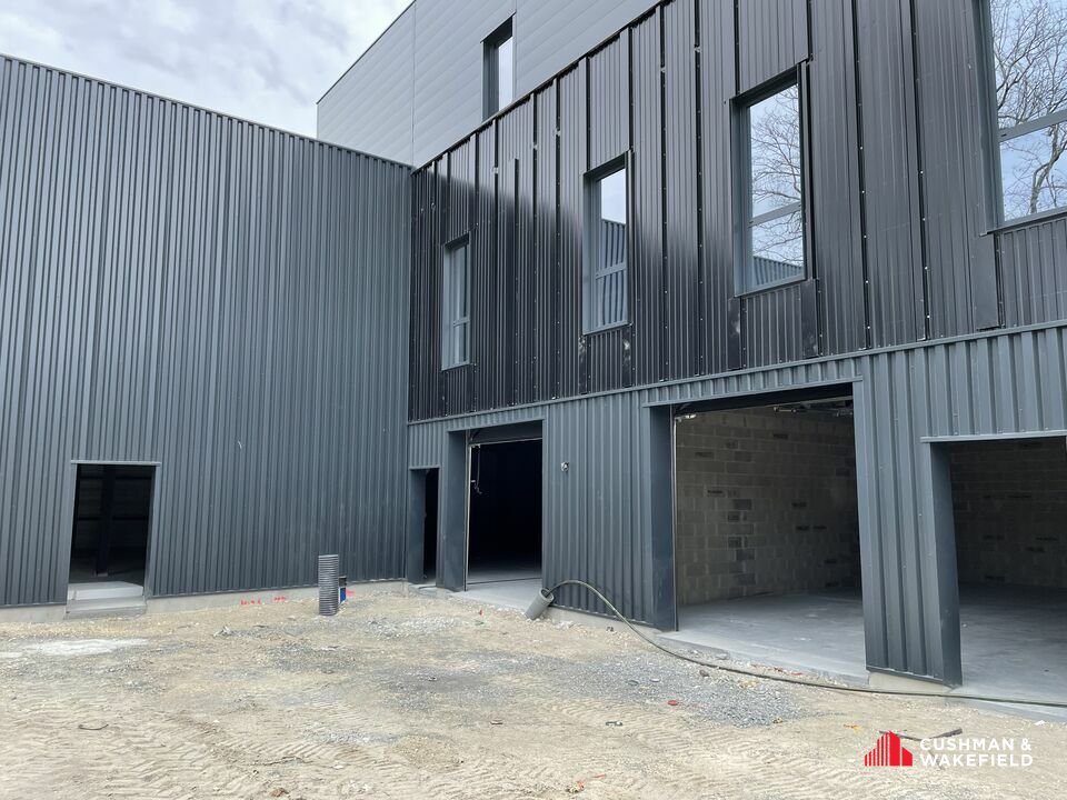 Locaux d'activités à la location d'une surface de 245,5 m²