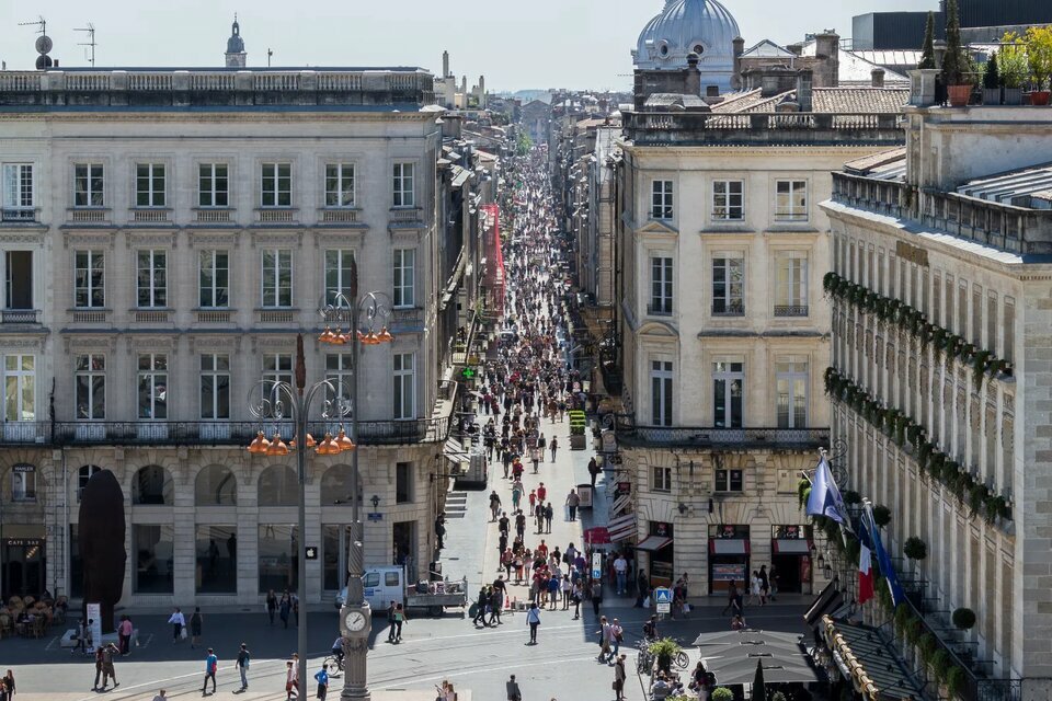 LOCAL COMMERCIAL- RUE SAINTE CATHERINE 