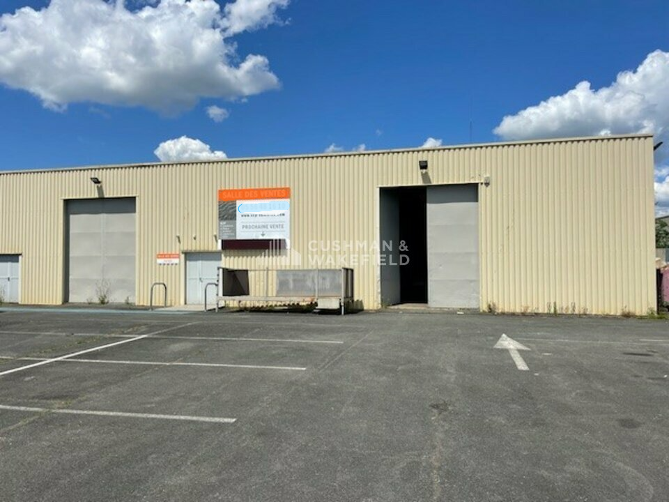 A vendre Locaux d'activité 1831m² Izon